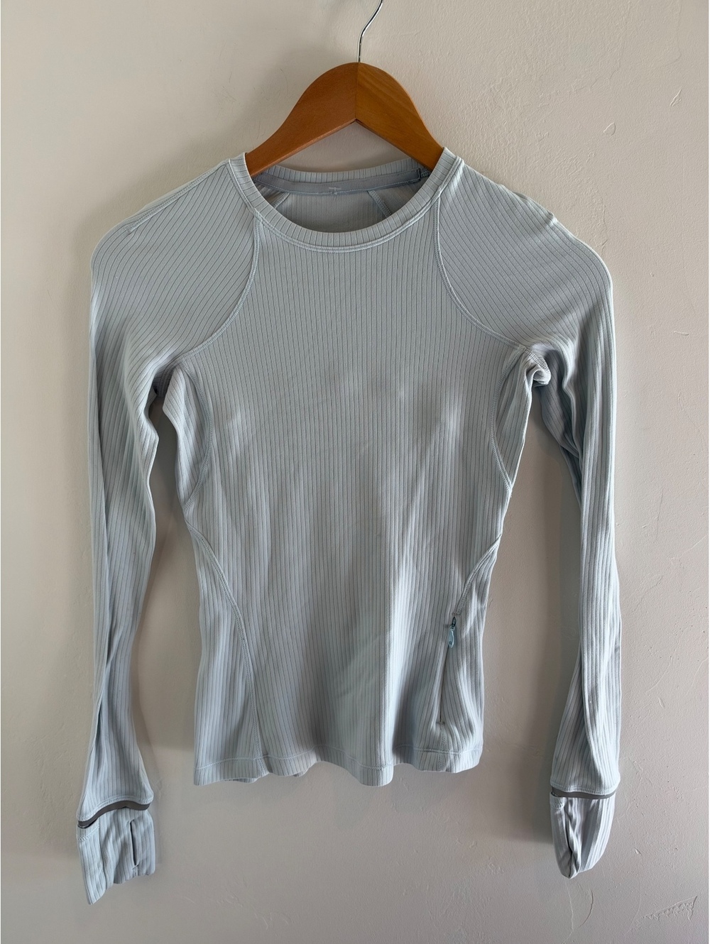 Lululemon Ribbed Long Sleeve Athletic Top Light Blue Thumbholes Size 4 Approx